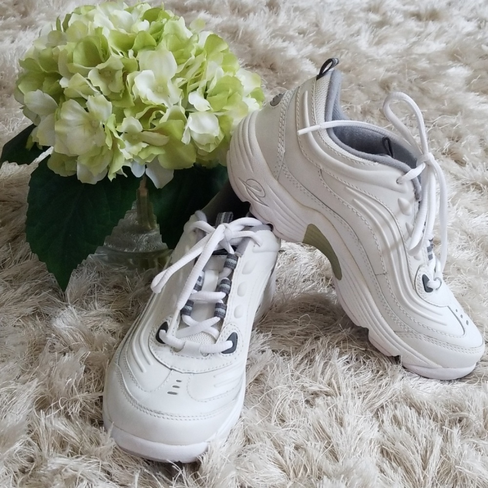 Easy spirt anti gravity shoes. Size 6